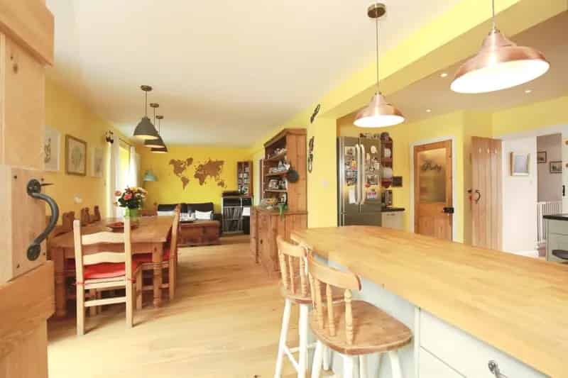 Extended Semi-Detached Home 4 Beds 2 Baths Landscaped Gardens