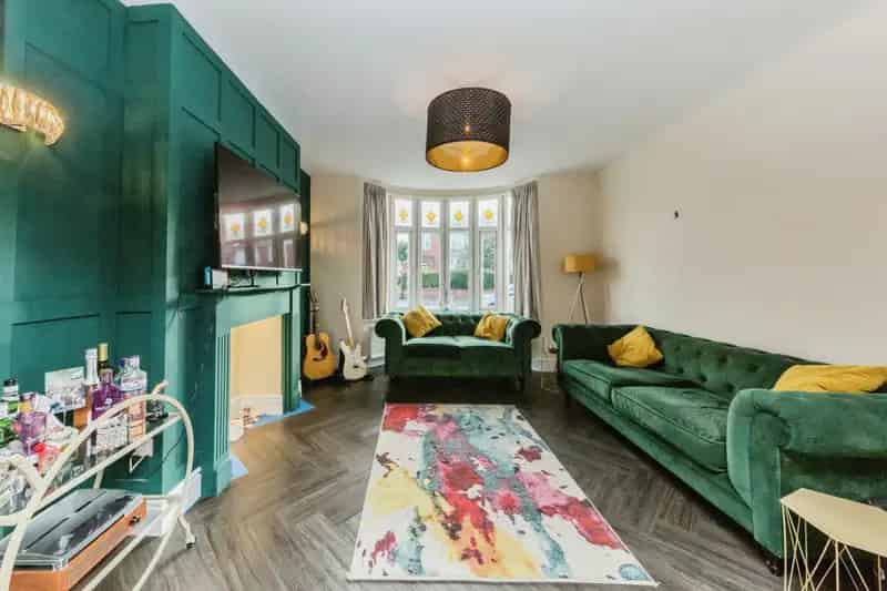4 Bed Semi Detached House Swanlow Lane Extended Renovated Family Home