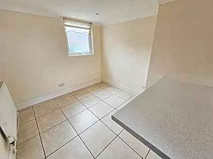 2 Bedroom Semi-Detached House 76m² Cardiff