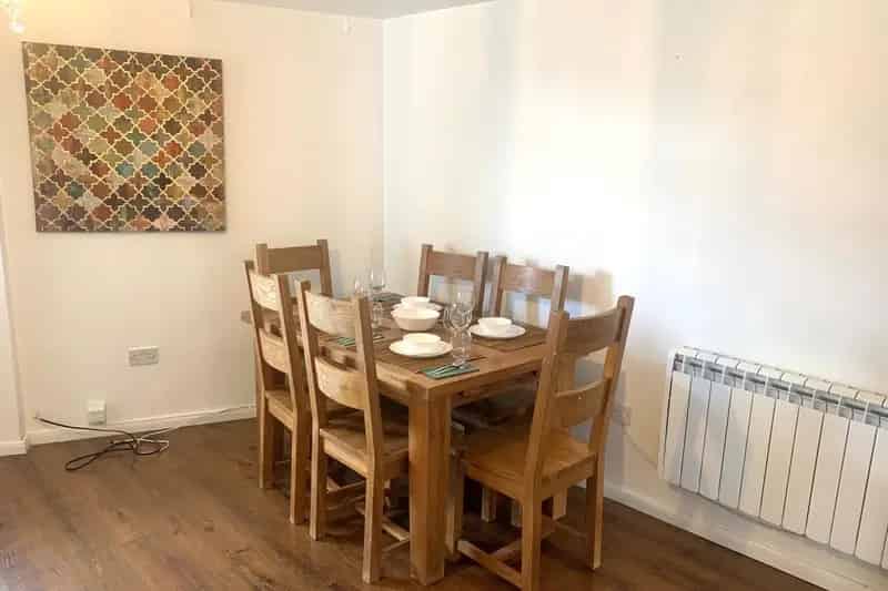 Spacious 2-Bedroom Apartment Near City Center