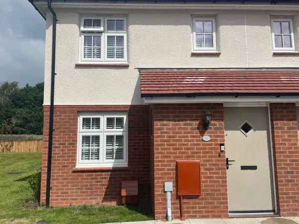 New Build House Near Shops and Train Line