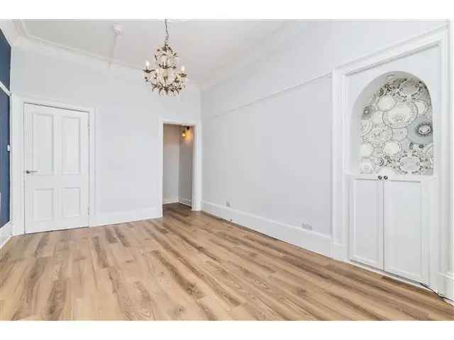 2 Bedroom Flat for Sale in Shawlands