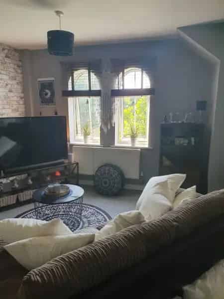Top Floor 1-Bed Flat with Gated Parking Newly Decorated