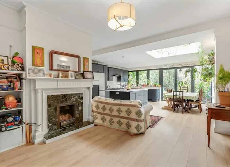 Five Bedroom Semi-Detached House with Large Garden and Off-Street Parking