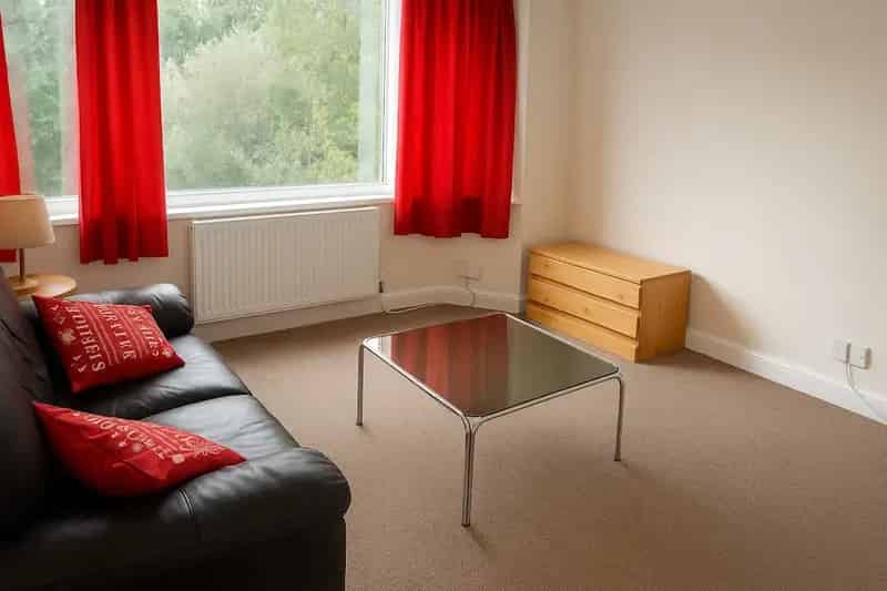 Spacious 1-Bed Flat Oxford - Private Parking and Two Kitchen Areas