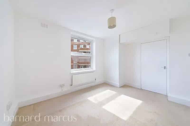 Two Double Bedroom Apartment near Morden Station