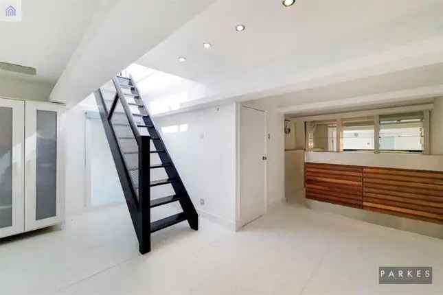 Flat for sale in Peterborough Road, Fulham, London SW6