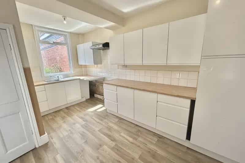 5 Bed End Terrace House NG2 - Available Now