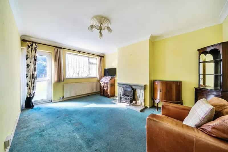Two Bedroom Maisonette Renovation Project 667 sq ft Garden Garage