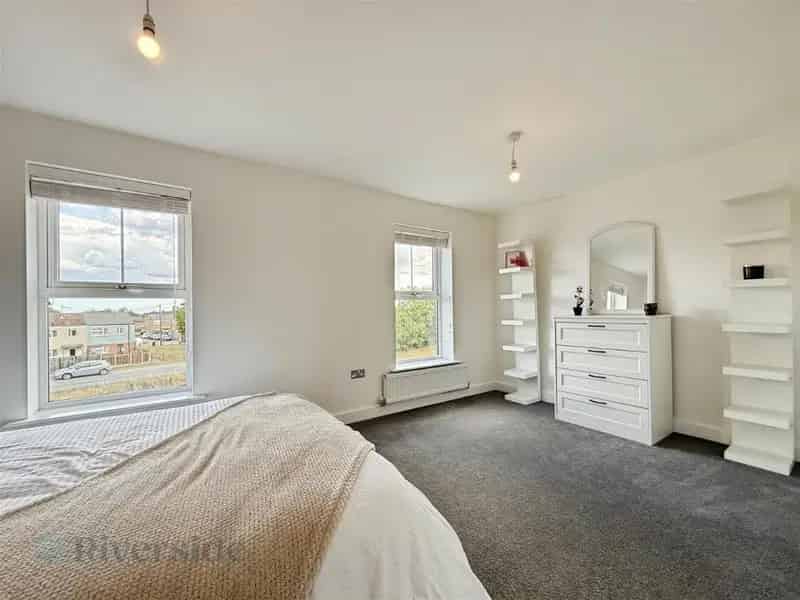 4 bed house for sale