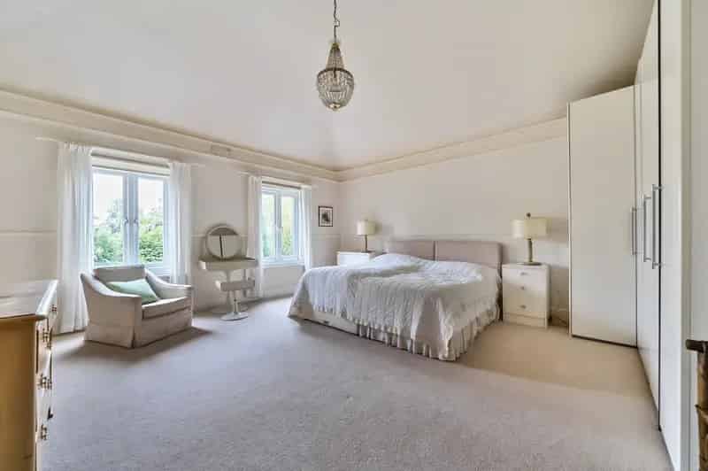 3 Bedroom Mid-Terraced House For Sale Arkley