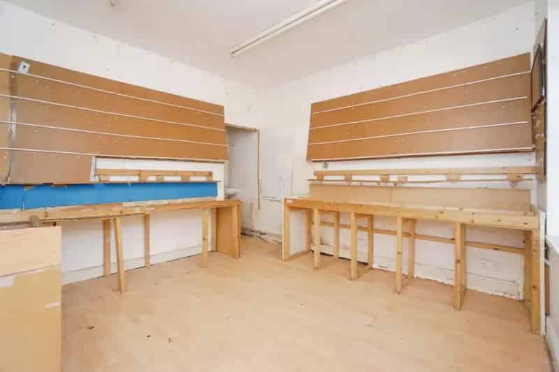 2 Flats & Shopfront in Hillsborough Ideal for Investors