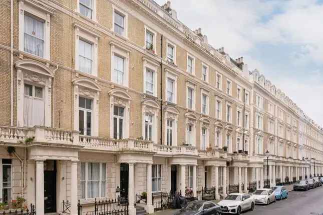 Town house for sale in Clanricarde Gardens, London W2