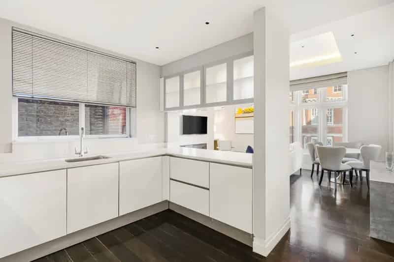 Mayfair Luxury Apartment Two Bedroom Recently Renovated