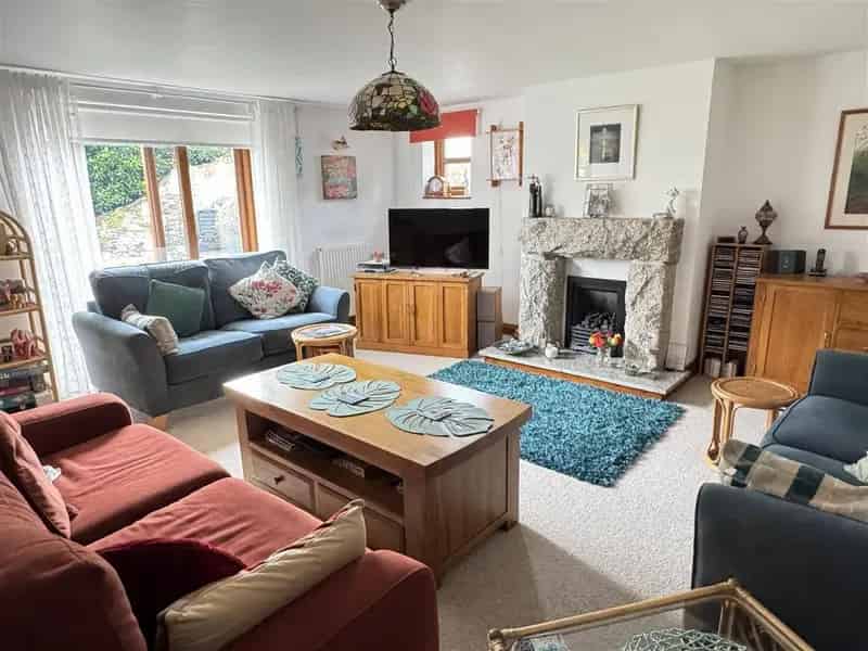 3 Bedroom End Terrace House for Sale in Charlestown