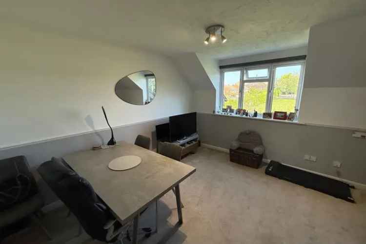 One Bedroom Maisonette Near Ware High Street - Parking Available