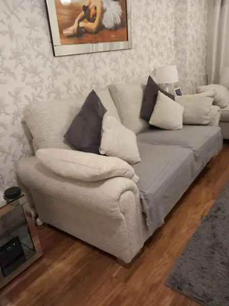 Flat For Rent in Reigate and Banstead, England