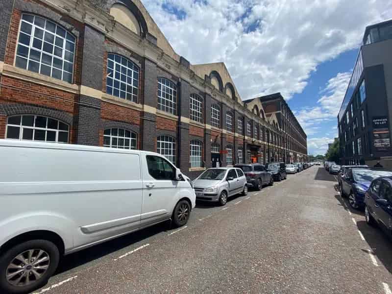 Stratford Workshops: Modern Office and Creative Space
