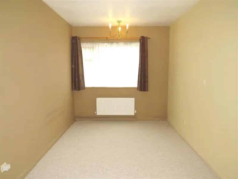 Ground Floor Apartment Gossops Green Two Double Bedrooms New Bathroom Garage
