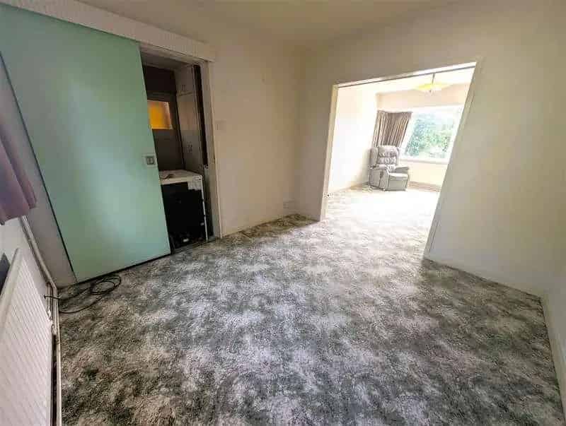 3 Bed Semi-Detached House For Sale No Upward Chain