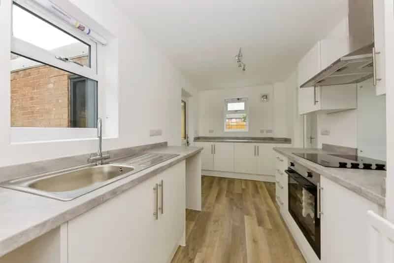 2 Bed House 2 Parking Spaces Recently Refurbished