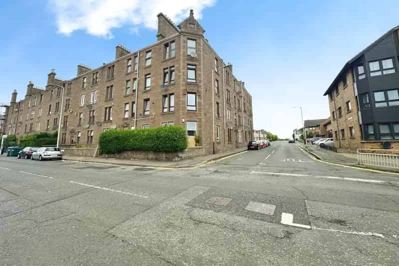 City View Freehold Flat Top Floor Modern Kitchen Two Bedrooms