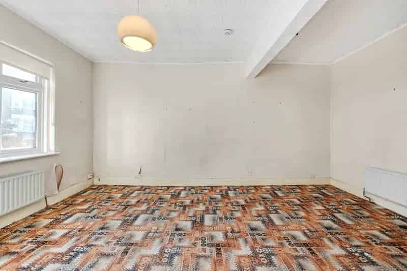 3 Bedroom House For Sale Needs Modernisation