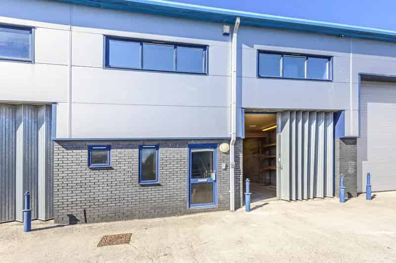 1878 SqFt Hybrid Unit with Industrial Storage and Office Space