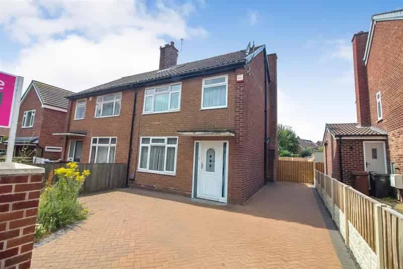 3 Bedroom Semi Detached House To Rent