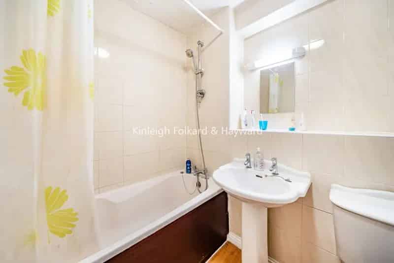 Spacious Dockside One Bedroom Apartment Near Surrey Quays