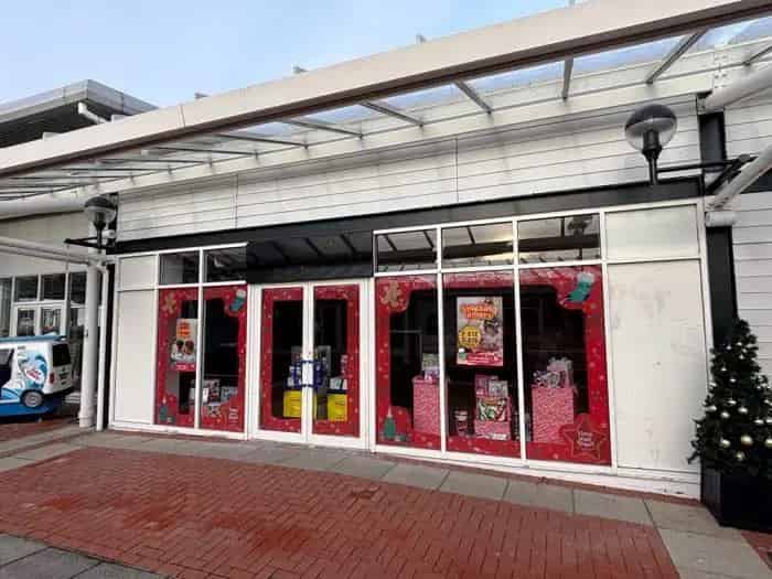 Retail Unit in Popular Shopping Centre