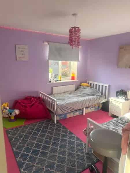 2 Bed Semi-Detached House Large Garden Own Driveway