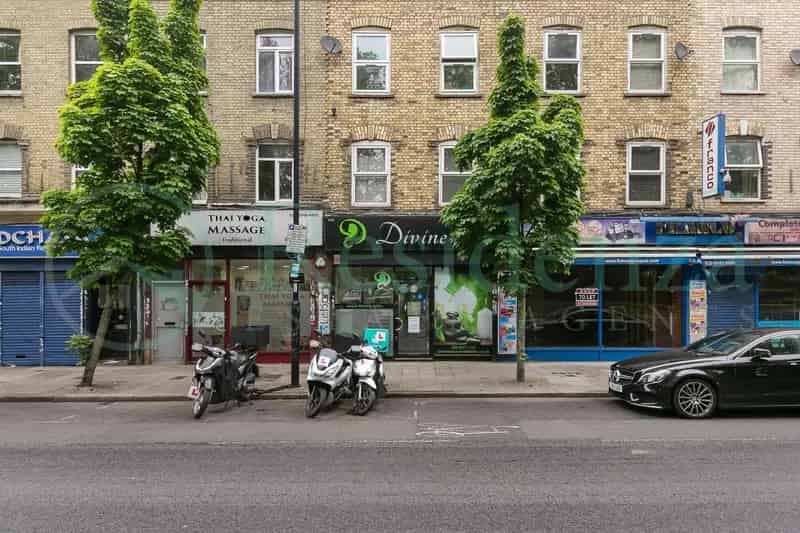 Refurbished Beauty Salon SW19 664 sq ft New Lease