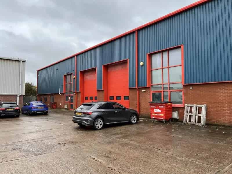 3732 sq ft Industrial Unit To Let