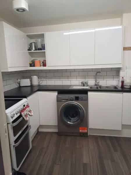 Large One Bedroom Flat Earls Court New Bathroom Parking Pets Allowed