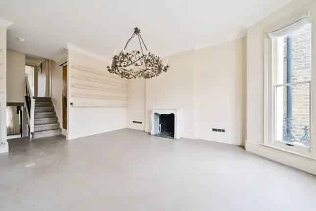 3-Bedroom Flat for Sale in St James's Gardens Holland Park London