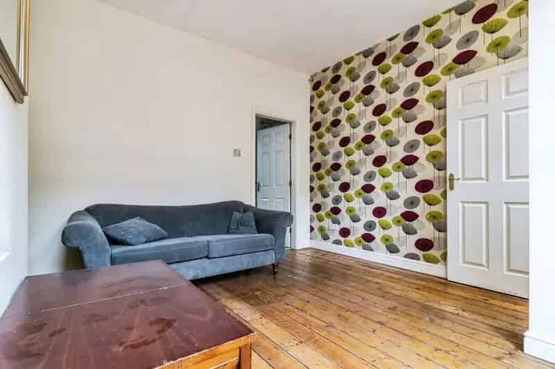 2 Bedroom Furnished Mid Terrace House Salford M3
