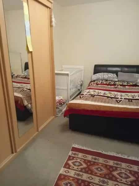 2 Bedroom Flat Spacious Living Room Bay Parking Communal Garden