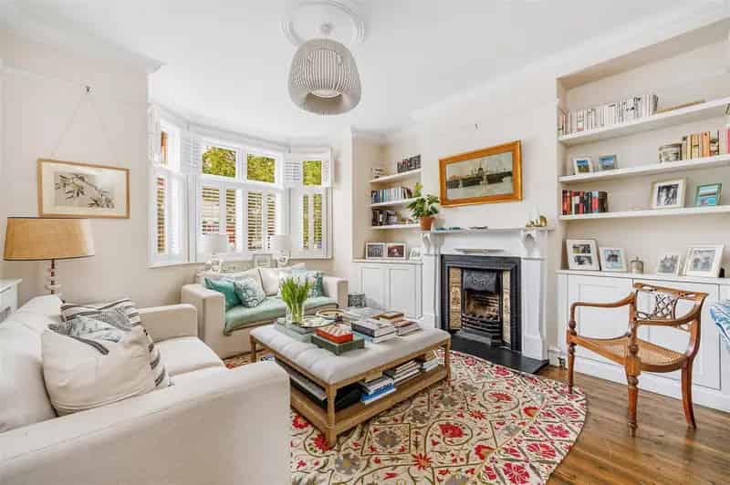 4 Bedroom House to Rent in Acton