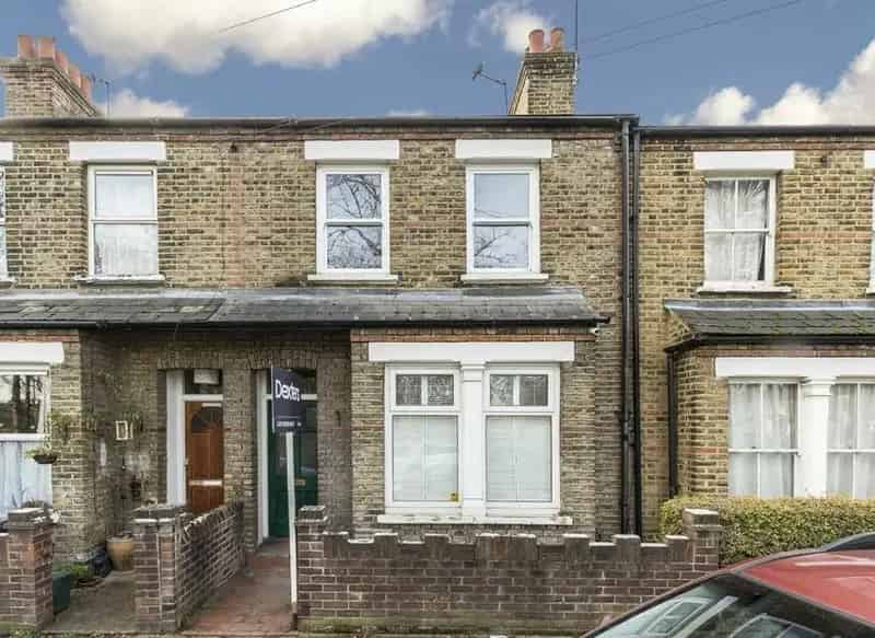 Three Bedroom Period Home Near Brentford School and Station
