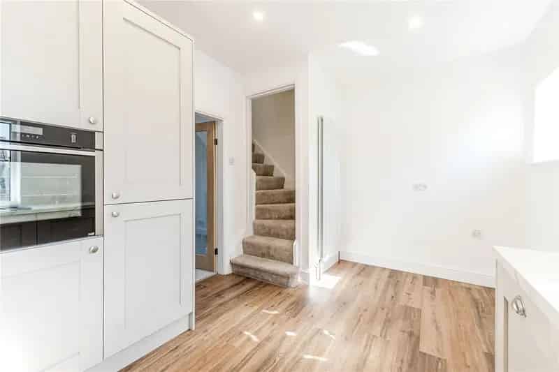 3 Bedroom 3 Storey House in Rawdon - Refurbished Family Home