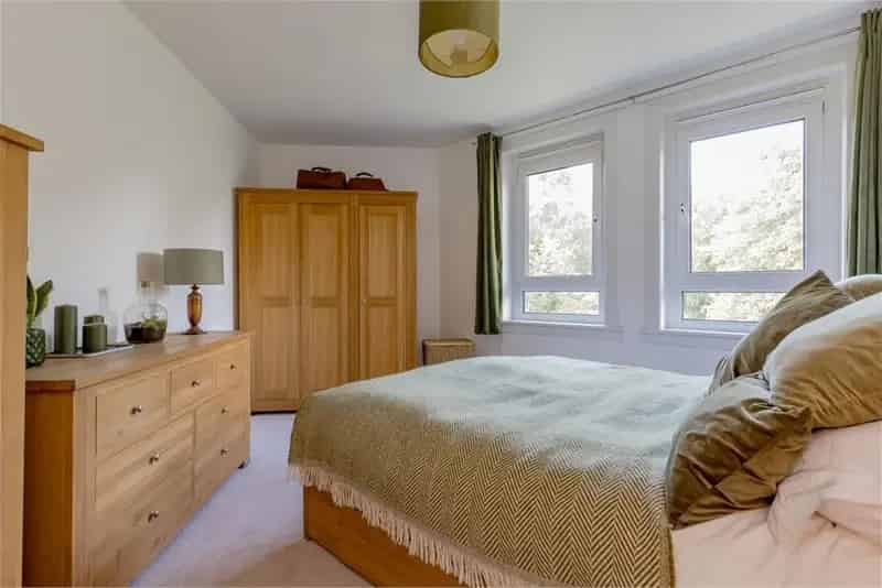 2 Bed Flat Warriston Edinburgh Stunning Castle Views