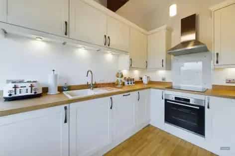 2 Bed Flat Ocean Village Southampton 30m² Furnished