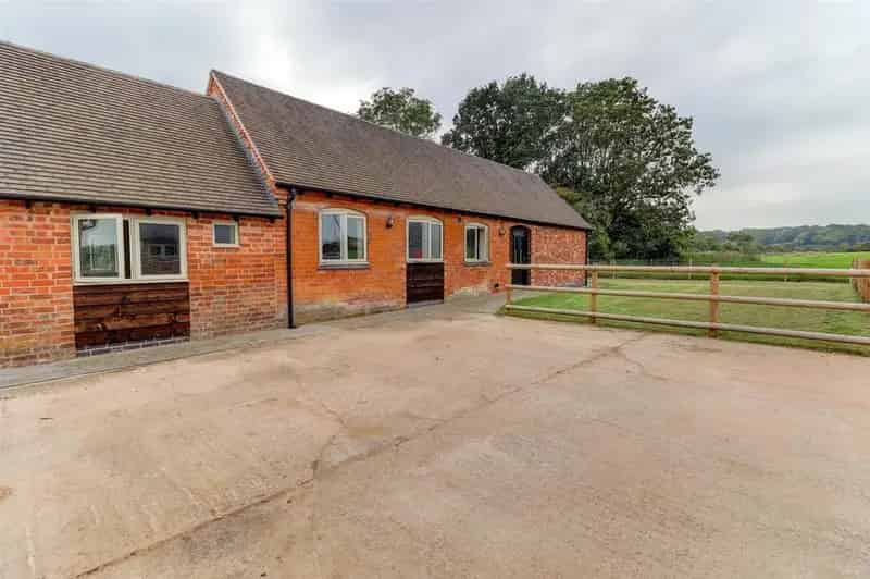 2 Bedroom Barn Conversion To Rent