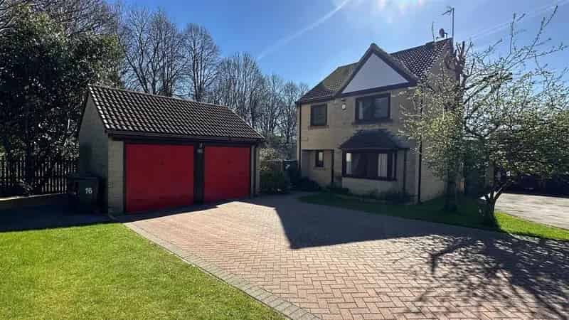 4 Bedroom Detached House To Rent