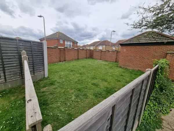 2 Bedroom Ground Floor Flat Near ASDA