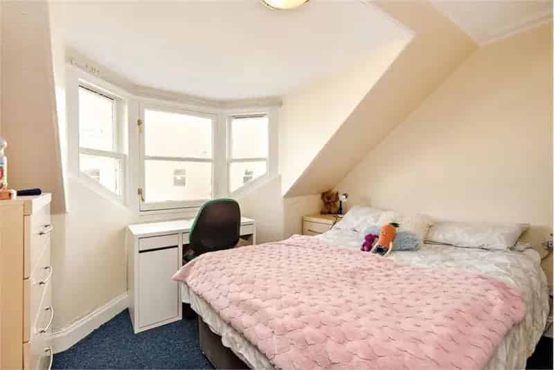 3 Bed Flat St Andrews - HMO Compliant Double Upper