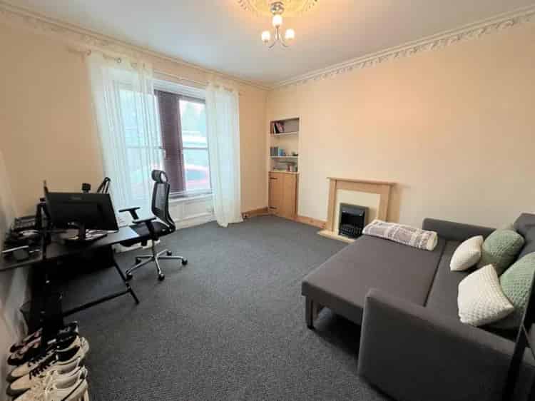 1 Bedroom Flat for Sale Near City Centre and Universities