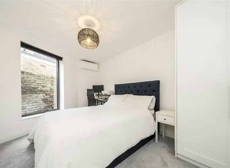 One Bedroom Gated Home Hampton Wick Modern Kitchen Parking