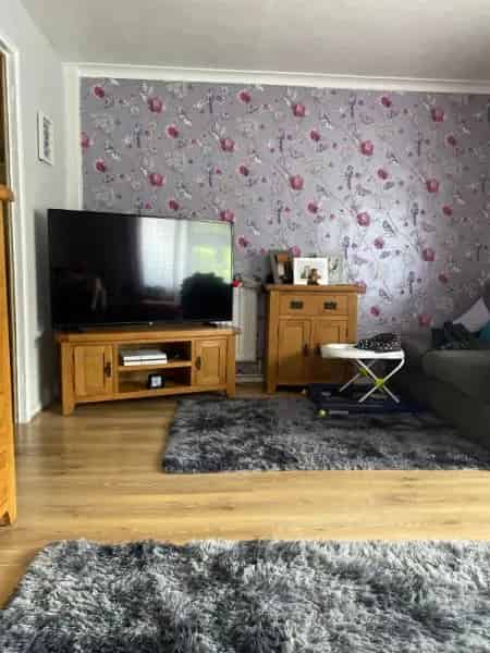 3 Bedroom House Large Kitchen 2 Bathrooms